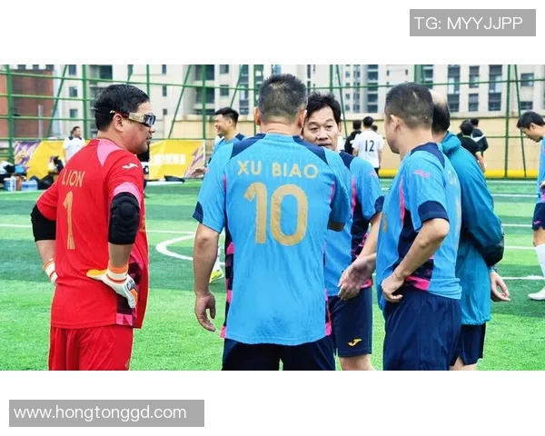 杭州足球队与北京足球队赛后复盘分析意识差异及战术执行效果探讨 杭州足球队与北京足球队赛后复盘分析意识差异及战术执行效果探讨