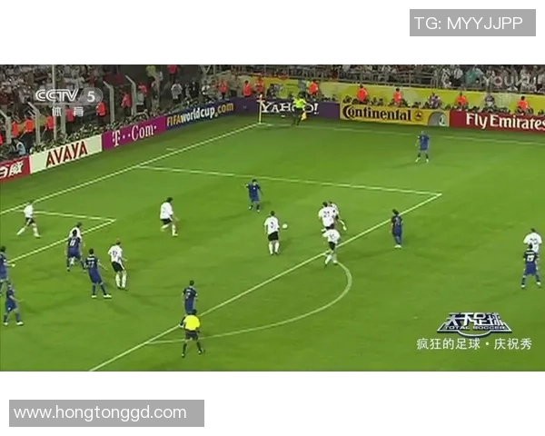 足球明星出场佩戴耳麦引发热议球场科技与运动员表现的完美结合 足球明星出场佩戴耳麦引发热议球场科技与运动员表现的完美结合